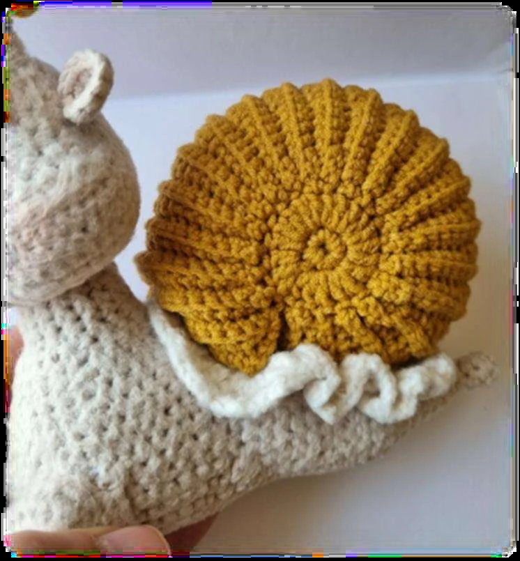 Snail Amigurumi visual from source page 18