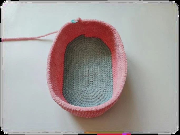 Baby in basket visual from source page 3