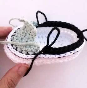 Baby Van Shoes visual from source page 8