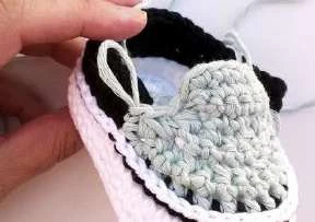 Baby Van Shoes visual from source page 9