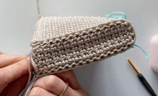 Bag Crossbody visual from source page 10
