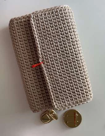 Bag Crossbody visual from source page 11