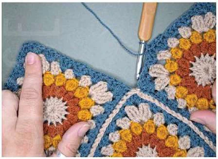 Boho granny square bag visual from source page 10