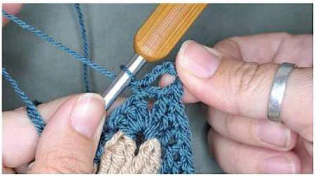 Boho granny square bag visual from source page 10