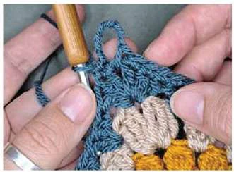 Boho granny square bag visual from source page 10