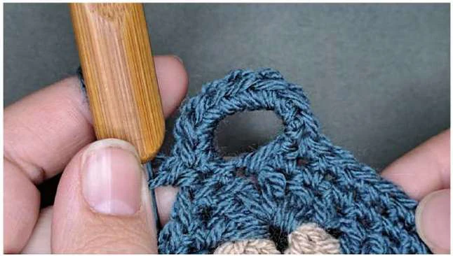 Boho granny square bag visual from source page 11