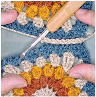 Boho granny square bag visual from source page 8