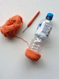Bottle holder with phone pocket visual from source page 7