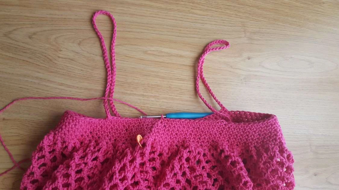 Crochet market bag visual from source page 15
