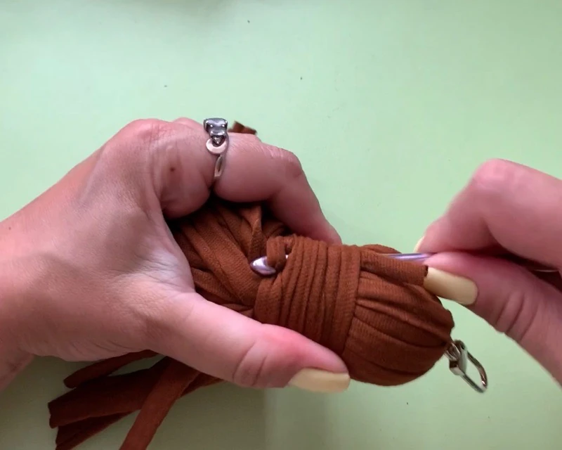 DIY Round bag with t shirt yarn visual from source page 10
