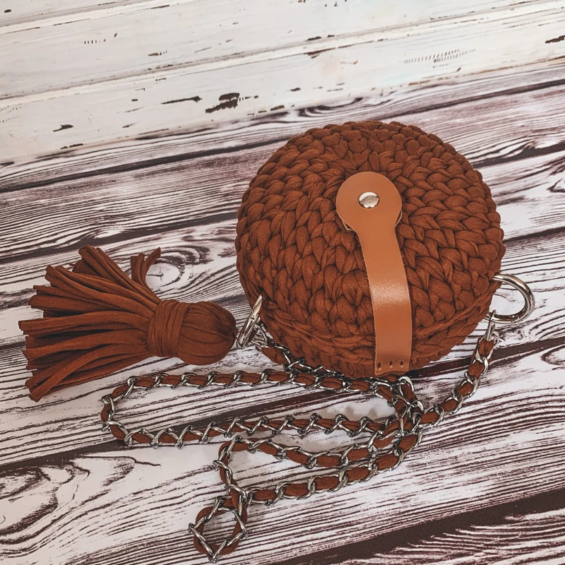 DIY Round bag with t shirt yarn visual from source page 11