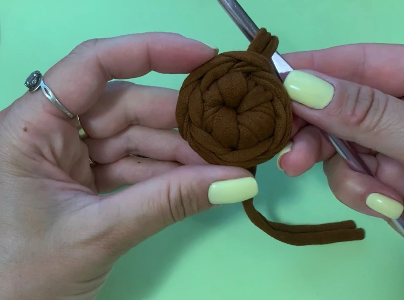 DIY Round bag with t shirt yarn visual from source page 3