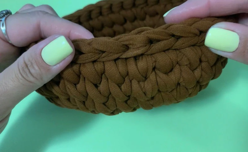DIY Round bag with t shirt yarn visual from source page 7
