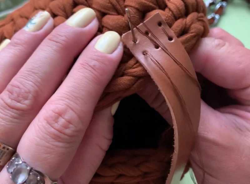 DIY Round bag with t shirt yarn visual from source page 8