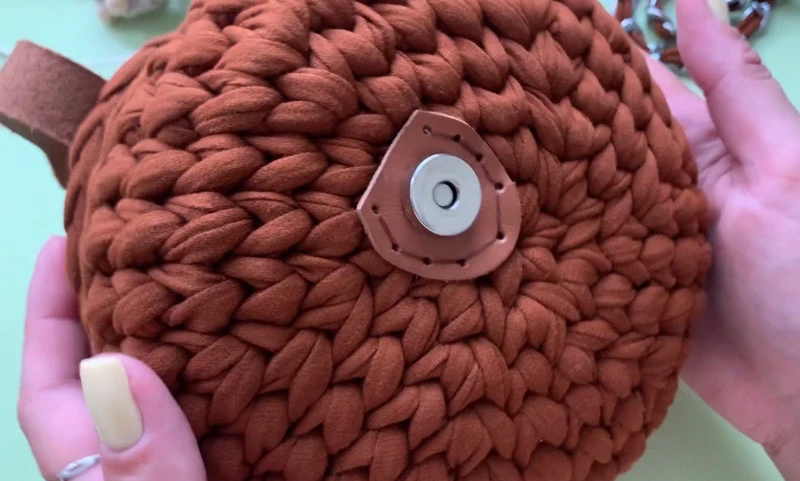 DIY Round bag with t shirt yarn visual from source page 8