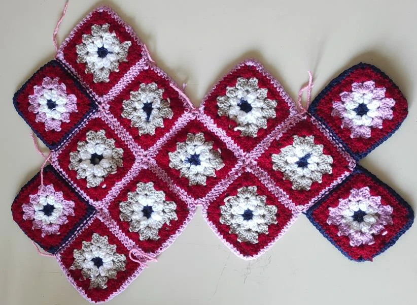 Granny Square Purse Pattern Bag visual from source page 10
