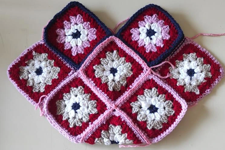 Granny Square Purse Pattern Bag visual from source page 10