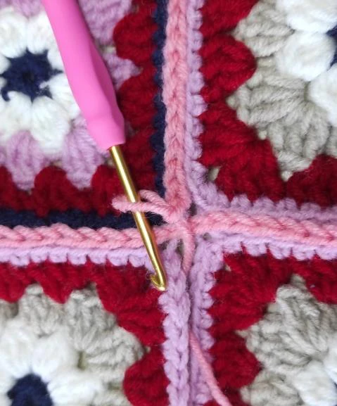 Granny Square Purse Pattern Bag visual from source page 9