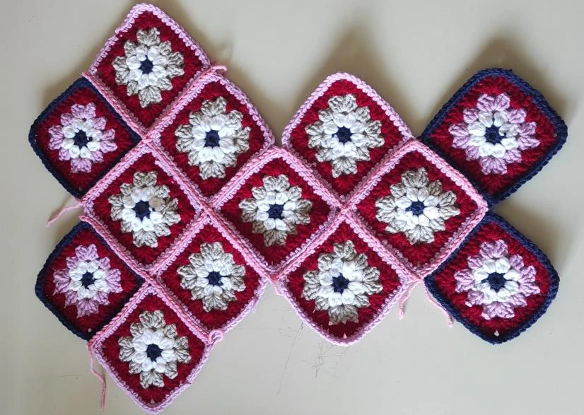 Granny Square Purse Pattern Bag visual from source page 9