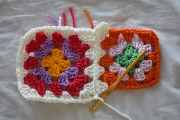Granny Square Tote Bag visual from source page 3