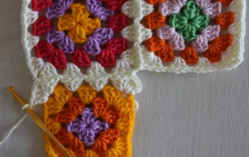 Granny Square Tote Bag visual from source page 3