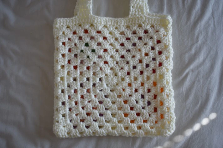 Granny Square Tote Bag visual from source page 4