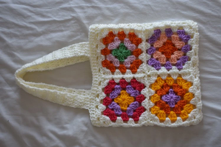 Granny Square Tote Bag visual from source page 5