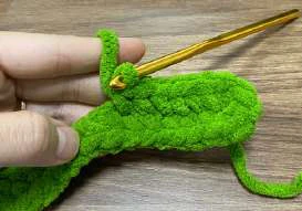 Grinch Slippers visual from source page 2
