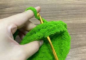 Grinch Slippers visual from source page 2