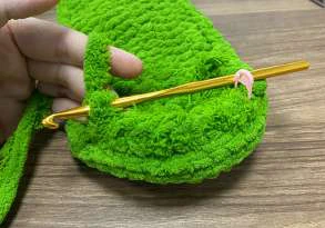 Grinch Slippers visual from source page 3