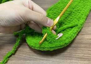 Grinch Slippers visual from source page 3