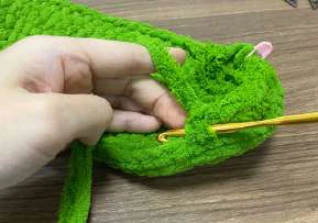 Grinch Slippers visual from source page 3