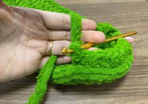 Grinch Slippers visual from source page 3