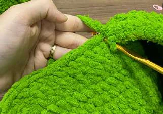 Grinch Slippers visual from source page 4