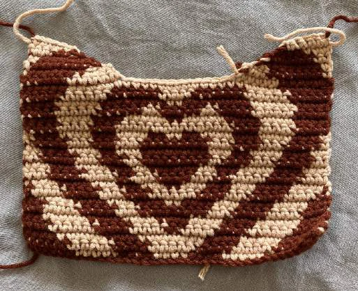 Heart shoulder bag visual from source page 10