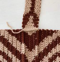 Heart shoulder bag visual from source page 19