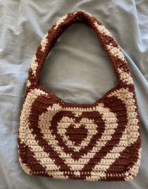 Heart shoulder bag visual from source page 23