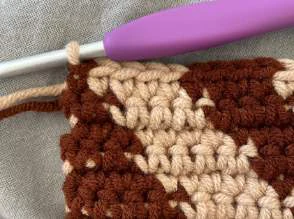 Heart shoulder bag visual from source page 2