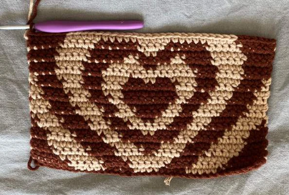 Heart shoulder bag visual from source page 7