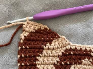 Heart shoulder bag visual from source page 9