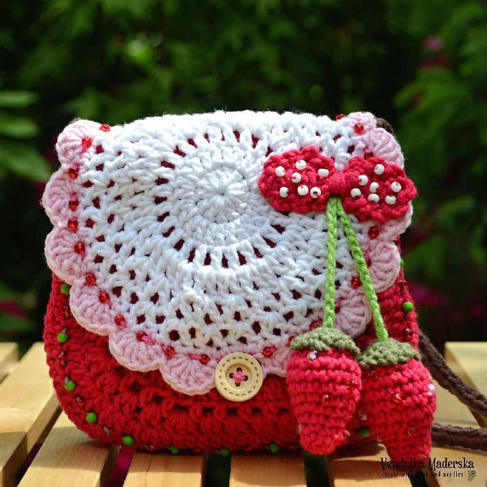 Purse strawberry