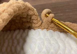 Reindeer Slippers visual from source page 4