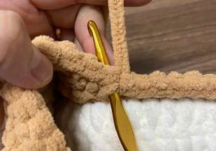 Reindeer Slippers visual from source page 4
