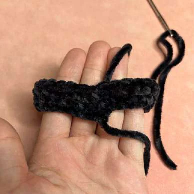 Top Hat Teddy Crochet visual from source page 33
