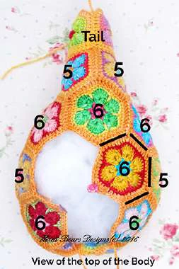 Granny squares dinausor visual from source page 24