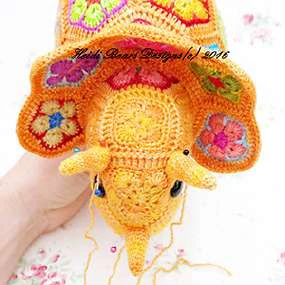 Granny squares dinausor visual from source page 30